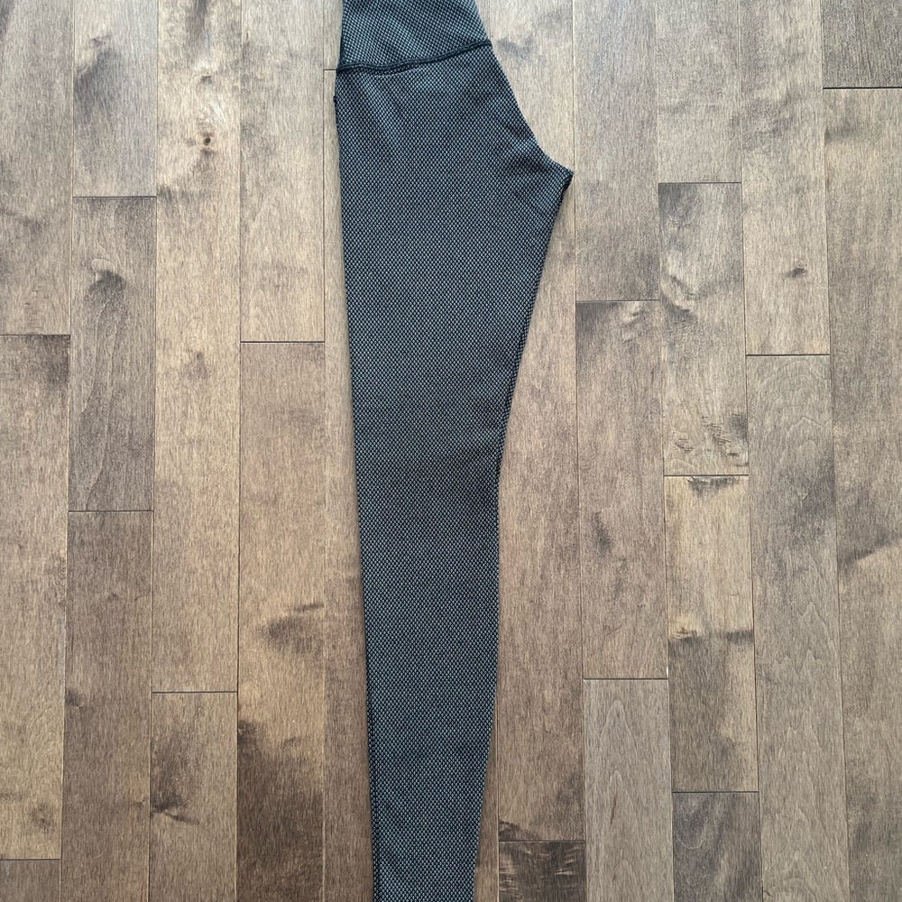 Lululemon NWOT Black White Abstract Marbled High Rise Leggings – Size 4